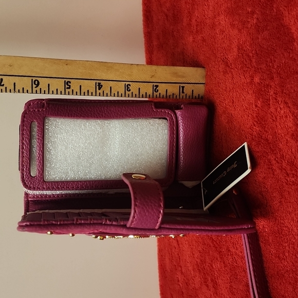 NWT. Juicy Couture Tech Wristlet, Wallet and IPhone  Holder. - Picture 12 of 16